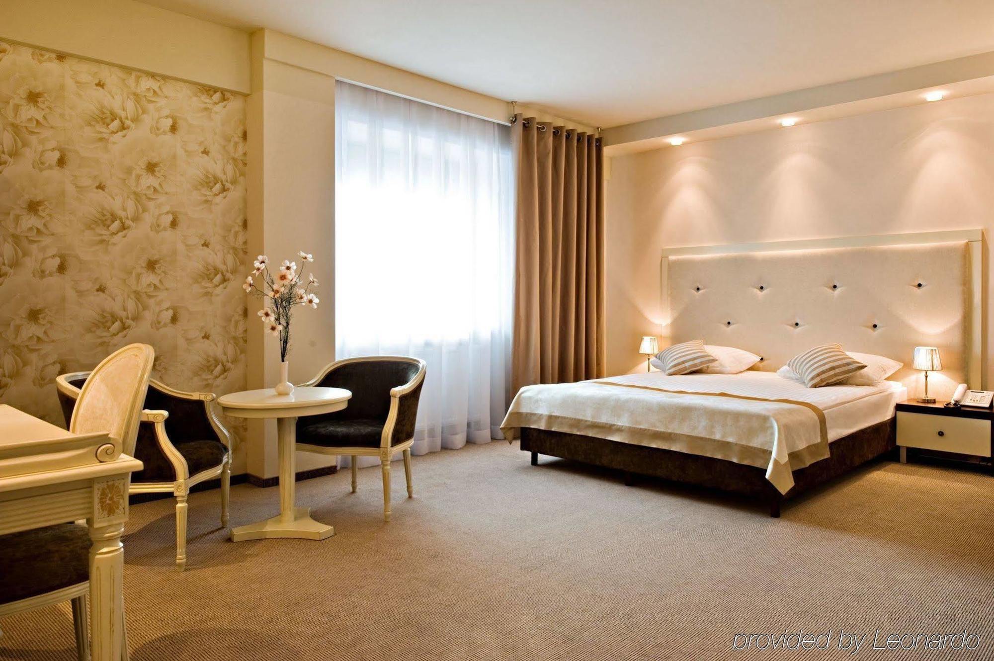 Hotel Prezydencki 4-Star Rzeszow Room photo
